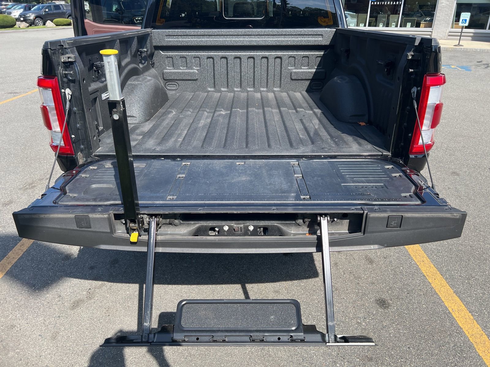 Certified 2022 Ford F150 Lariat w/ Equipment Group 502A High image 11