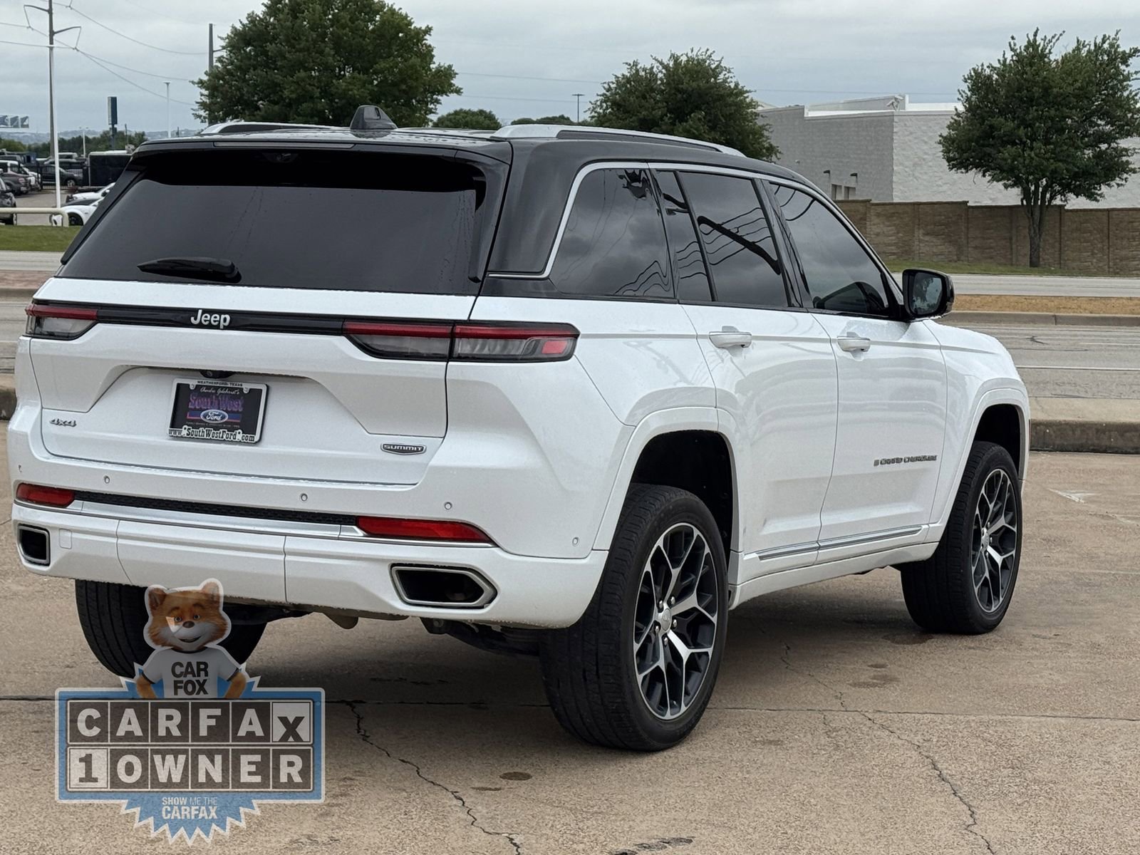 Used 2023 Jeep Grand Cherokee Summit AWD/4WD image 4