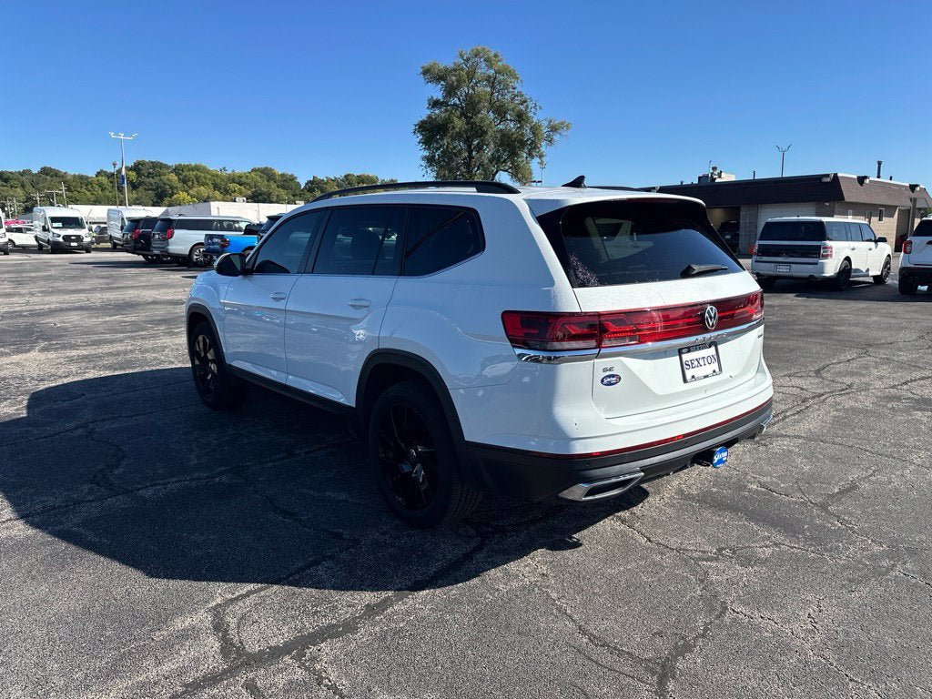Used 2024 Volkswagen Atlas SE AWD/4WD image 7