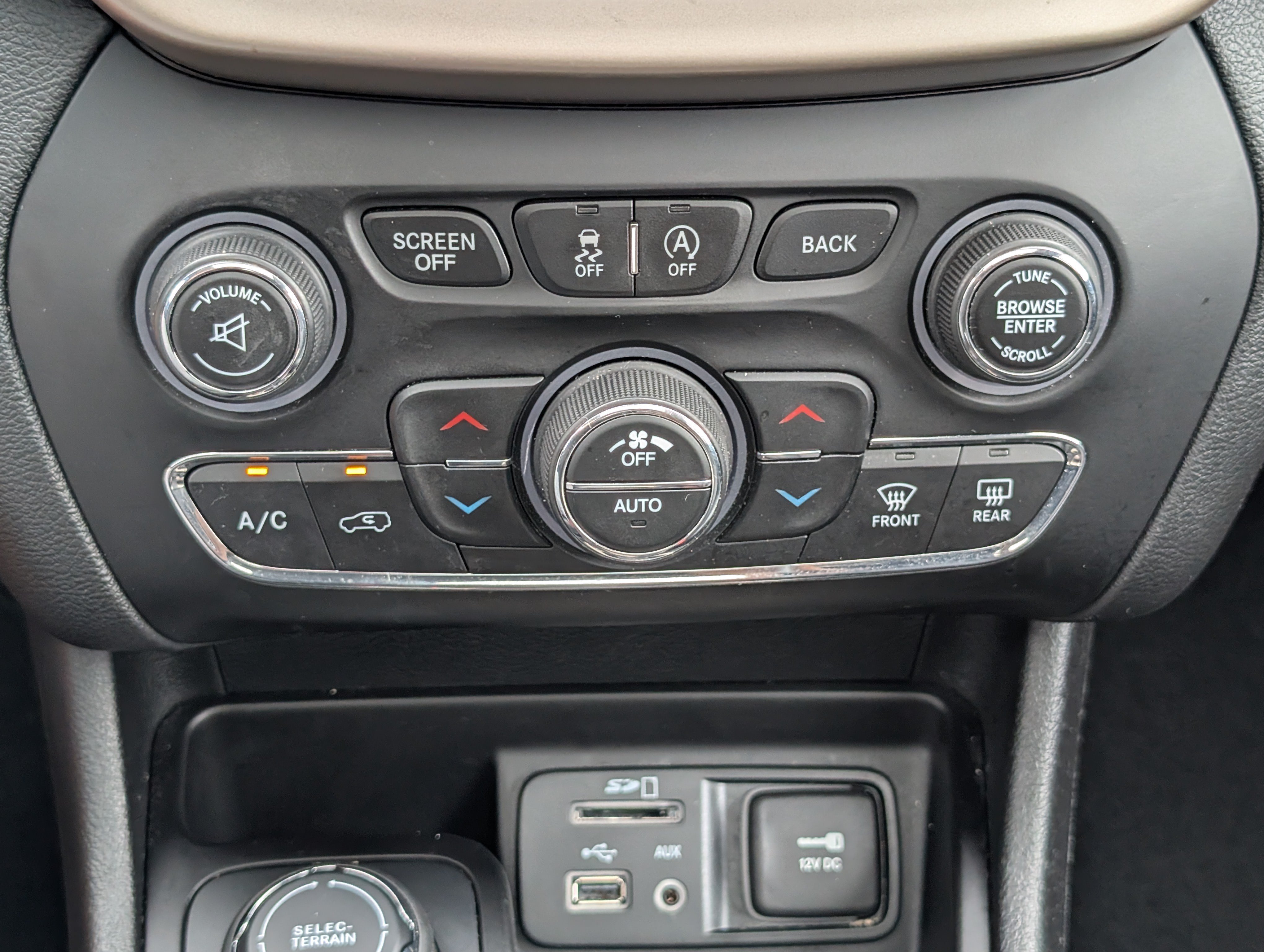 Used 2017 Jeep Cherokee Limited AWD/4WD image 28