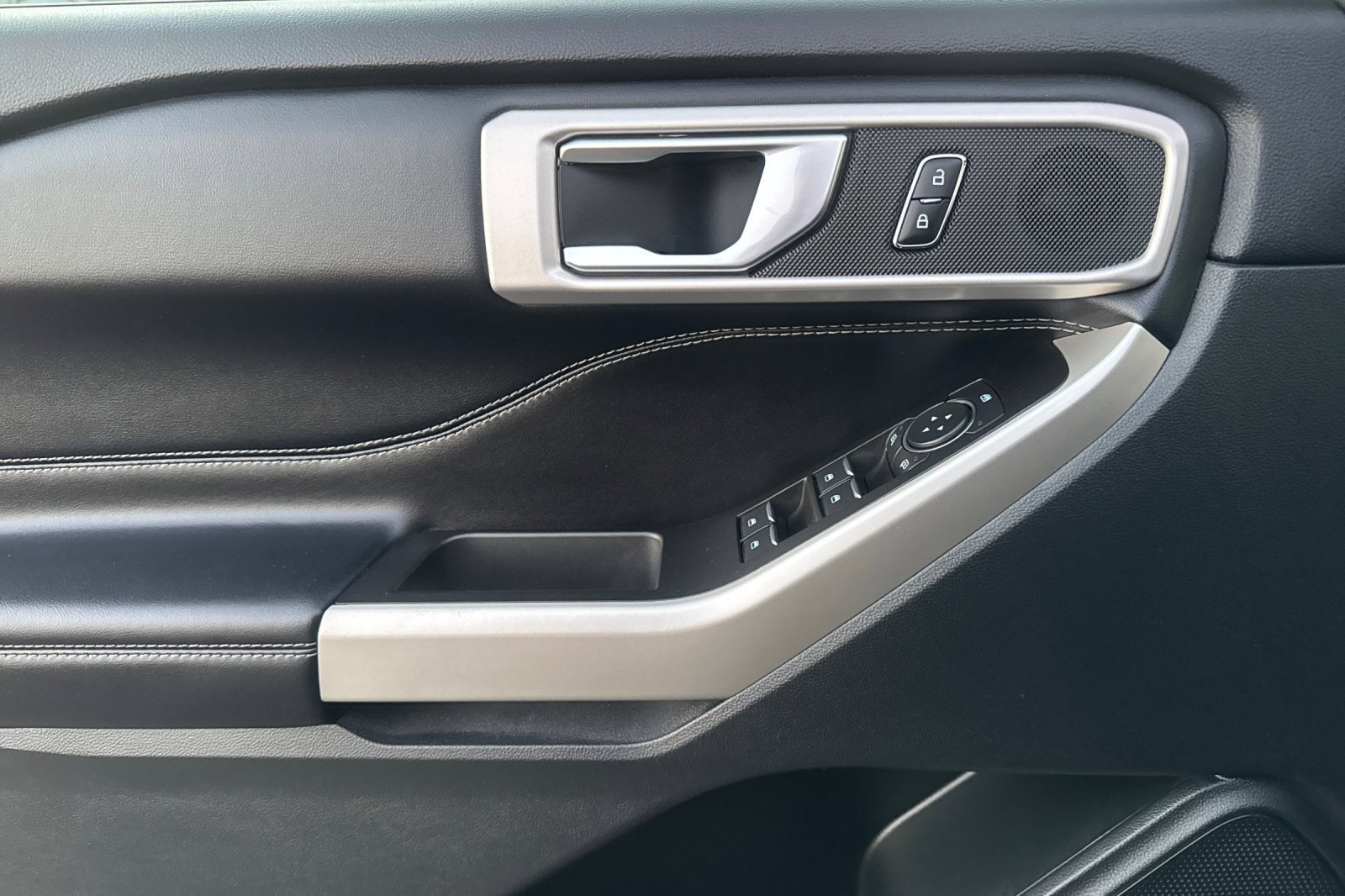 Certified 2022 Ford Explorer XLT w/ Equipment Group 202A image 12