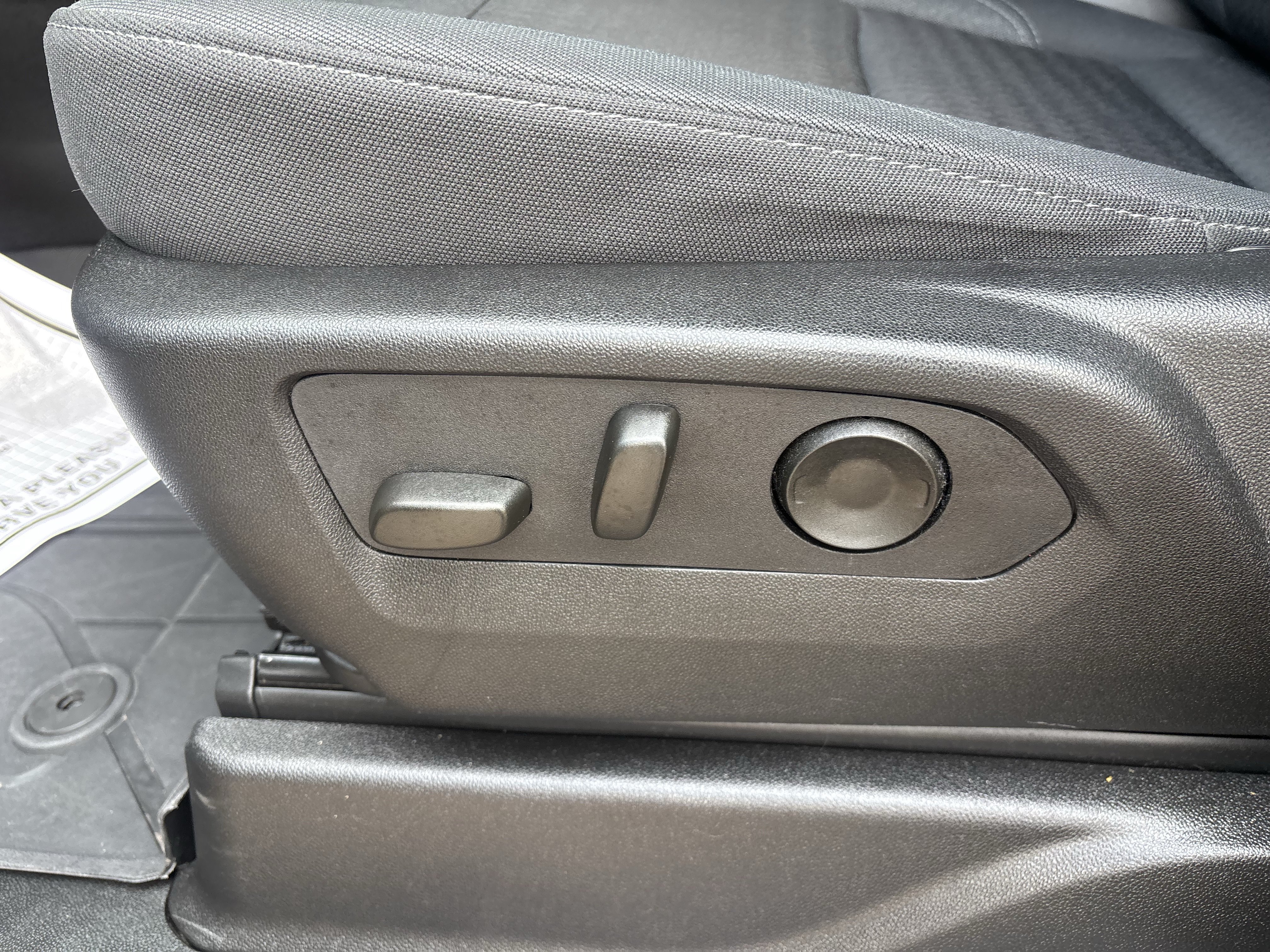 Used 2025 Chevrolet Tahoe LS RWD image 13