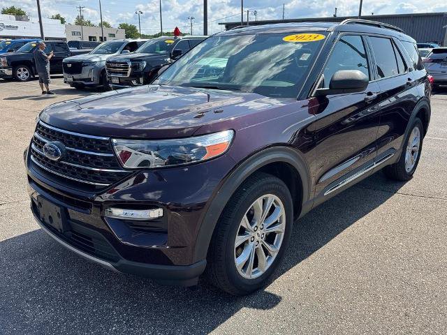 Certified 2023 Ford Explorer XLT w/ Equipment Group 202A AWD/4WD image 2