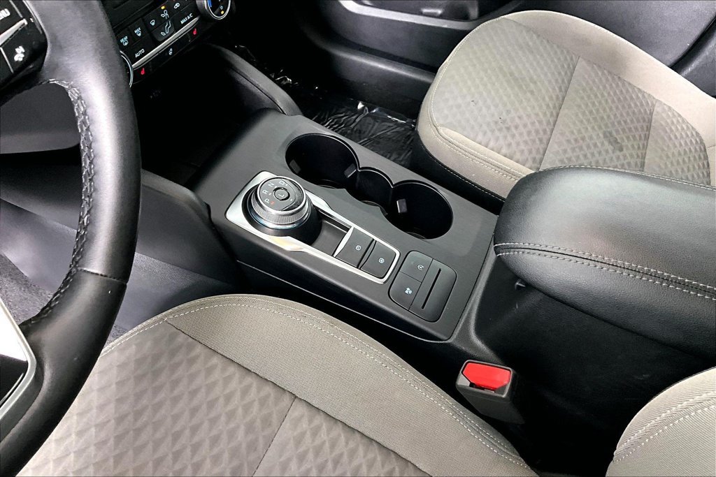 Certified 2022 Ford Escape SE w/ Cold Weather Package AWD/4WD image 17