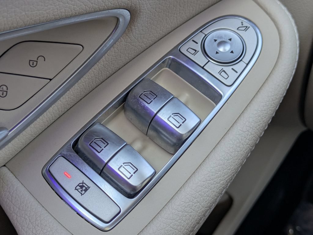 Used 2020 Mercedes-Benz C 300 4MATIC Sedan image 22