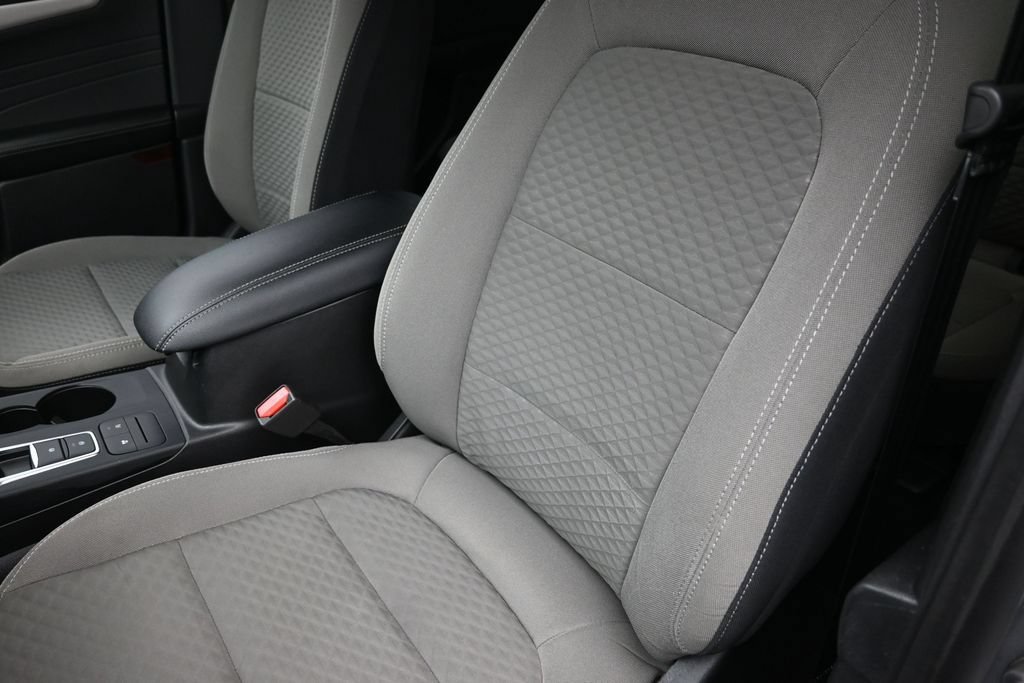 Certified 2022 Ford Escape SE w/ SE Sport Appearance Package FWD image 18
