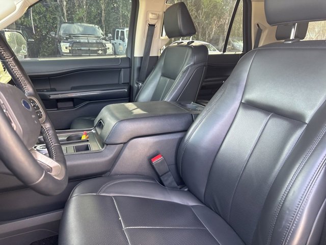 Certified 2022 Ford Expedition Max XLT image 5