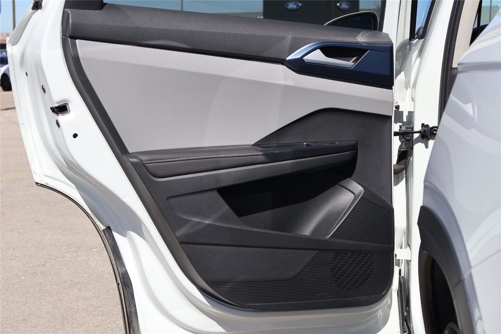 Used 2024 Volkswagen Taos SE image 28