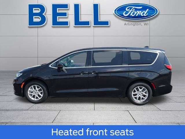 Used 2023 Chrysler Pacifica Touring-L FWD image 7