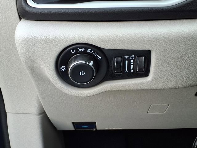 Used 2022 Chrysler Pacifica Touring-L FWD image 15