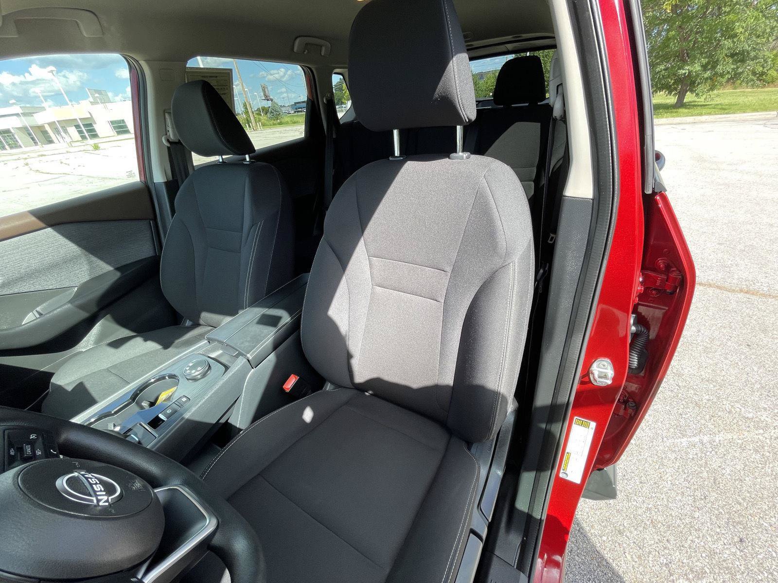 Used 2023 Nissan Rogue S AWD/4WD image 18