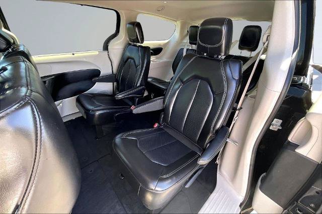 Used 2023 Chrysler Pacifica Touring-L FWD image 25