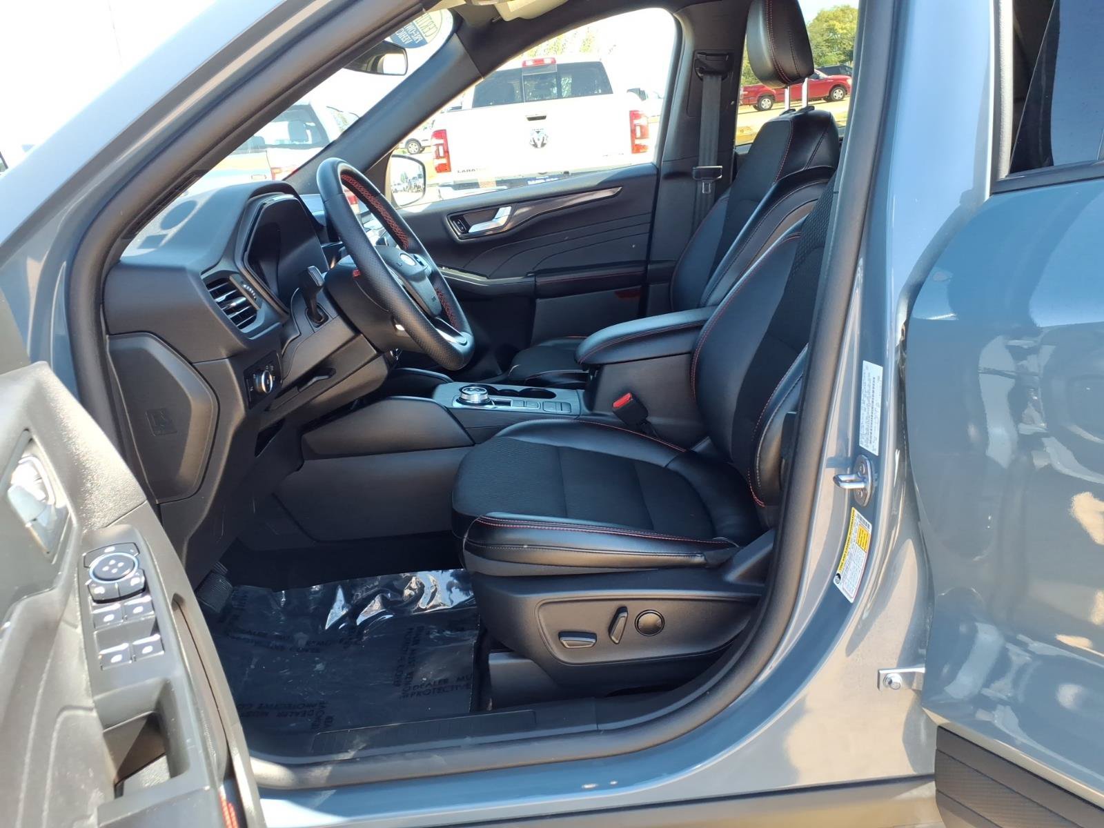 Certified 2025 Ford Escape ST-Line Select AWD/4WD image 12