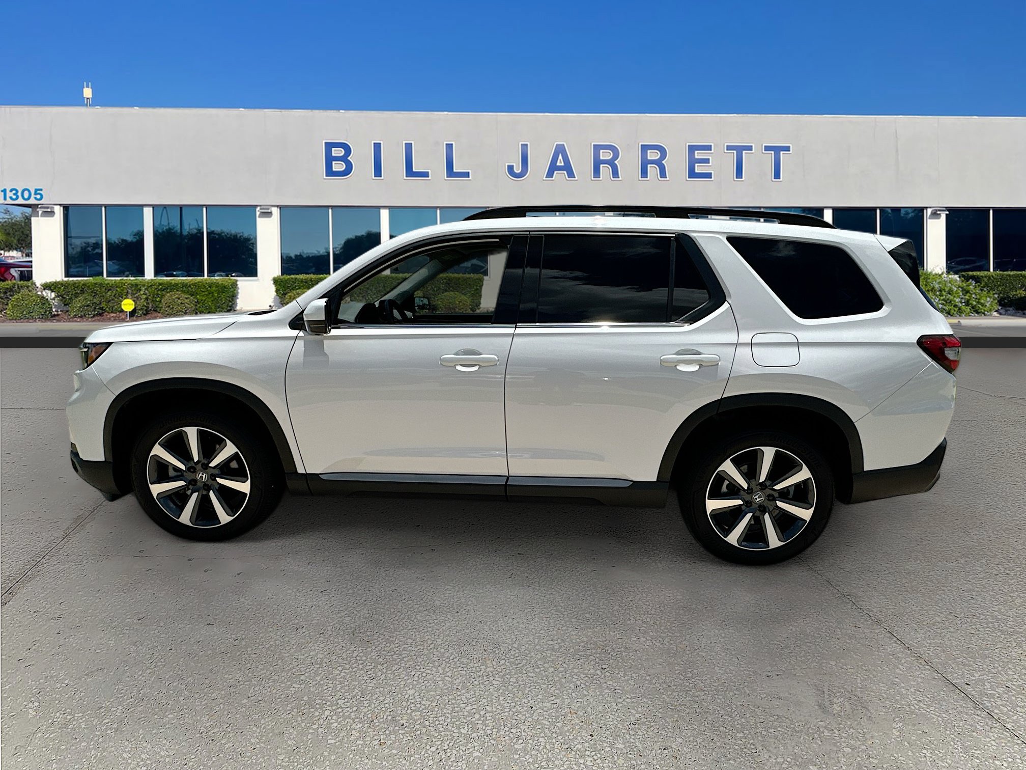 Used 2025 Honda Pilot Elite image 4