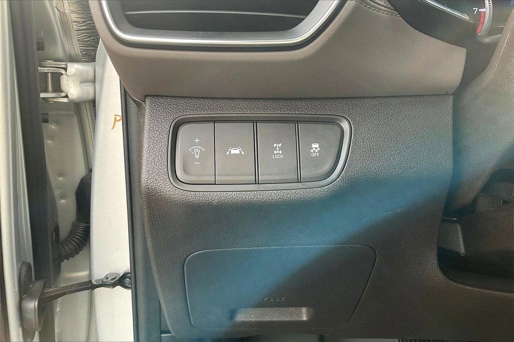 Used 2020 Hyundai Santa Fe SE image 35