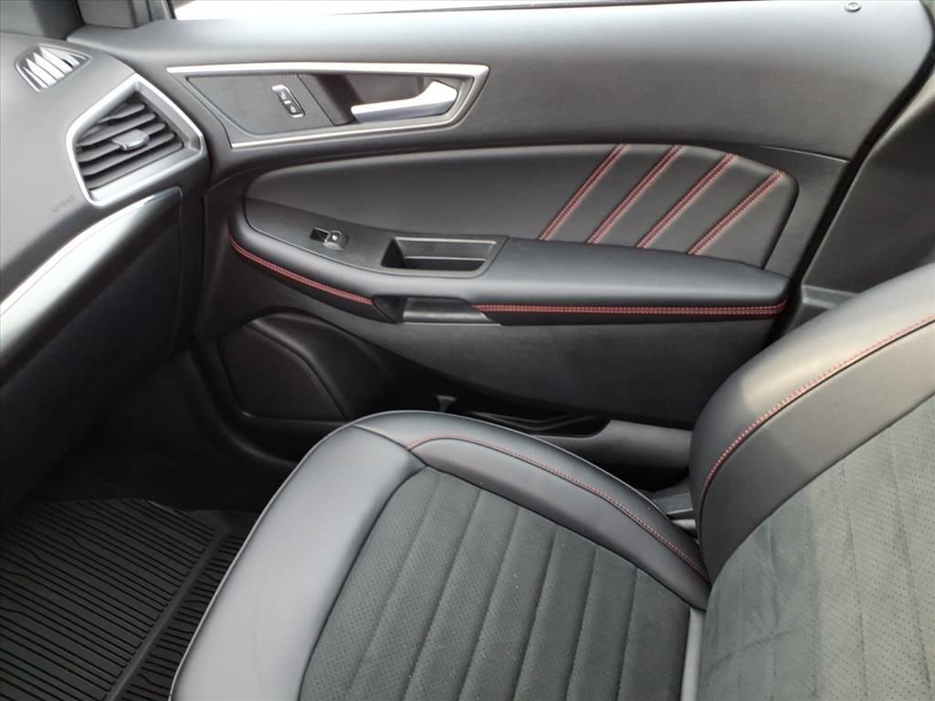 Certified 2024 Ford Edge ST-Line w/ Class II Trailer Tow Package image 26