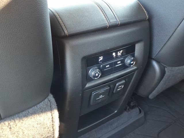 Used 2019 Chevrolet Traverse LT w/ LT Premium Package FWD image 13