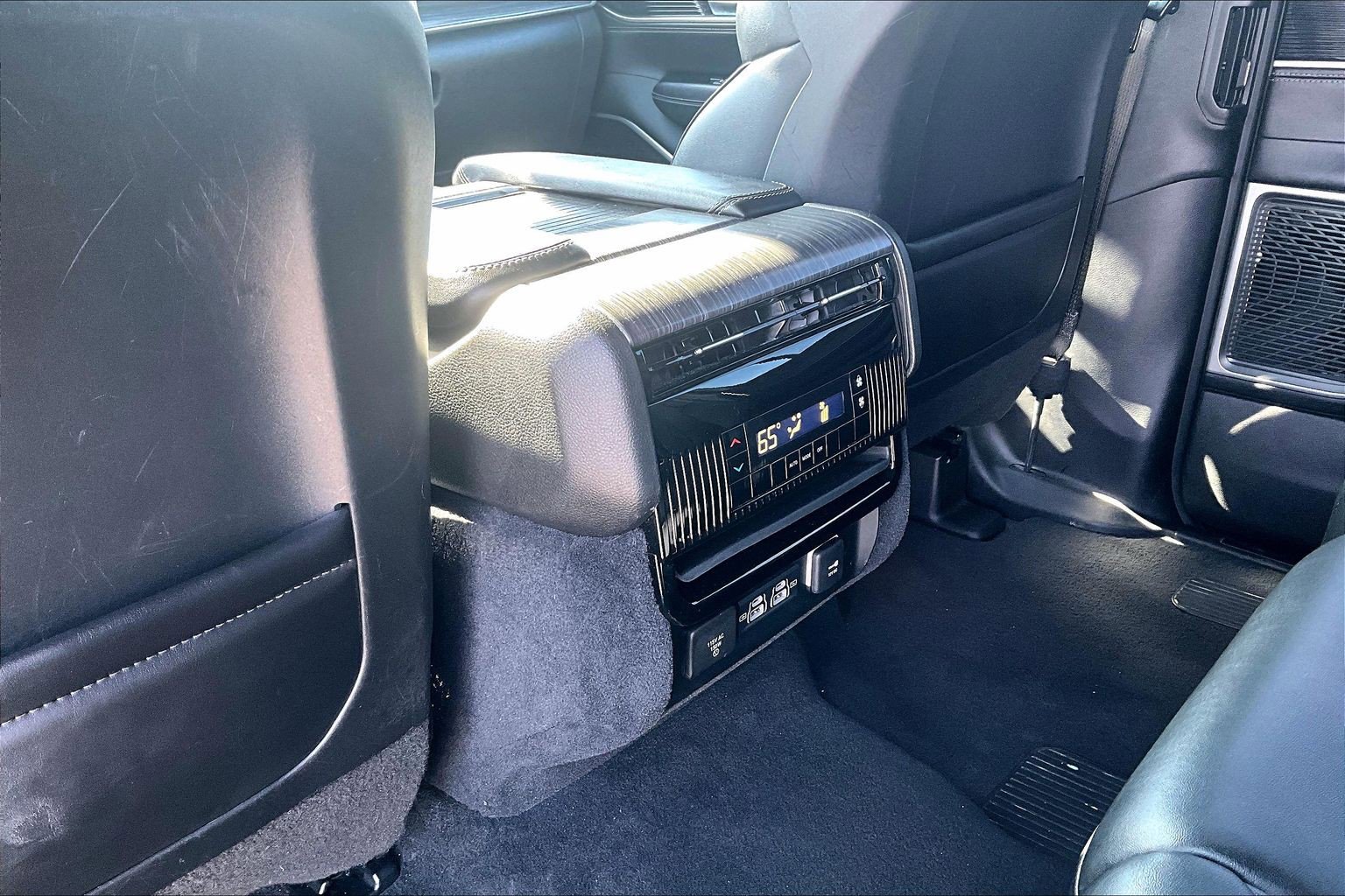 Used 2024 Jeep Wagoneer L Series II w/ Flexible Seating Group AWD/4WD image 10