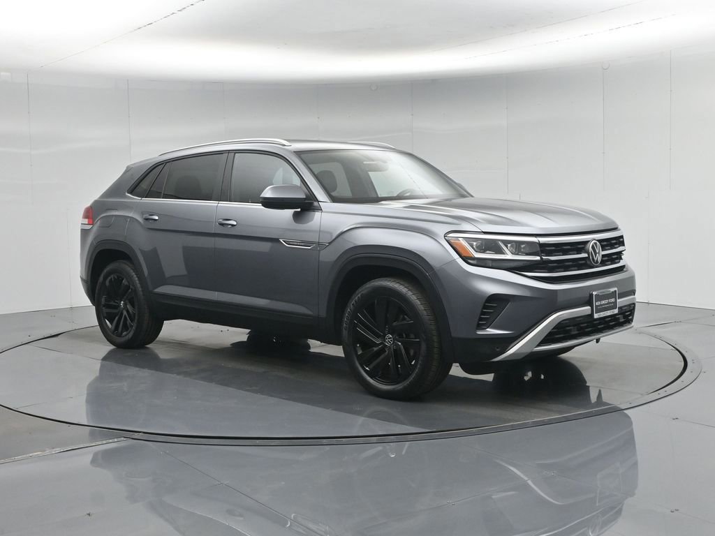 Used 2023 Volkswagen Atlas Cross Sport SE w/ Panoramic Sunroof Package image 2