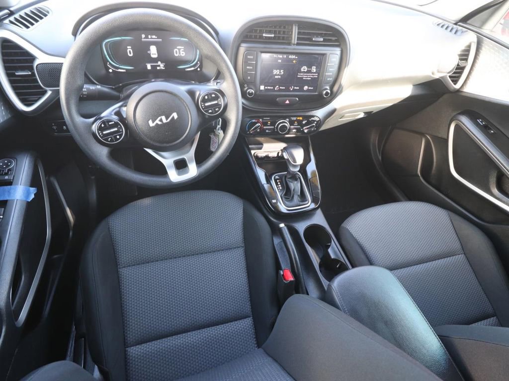 Used 2025 Kia Soul LX w/ LX Technology Package image 10