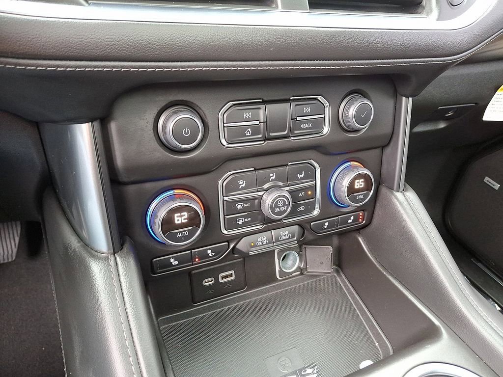 Used 2022 Chevrolet Suburban Z71 w/ Luxury Package image 19