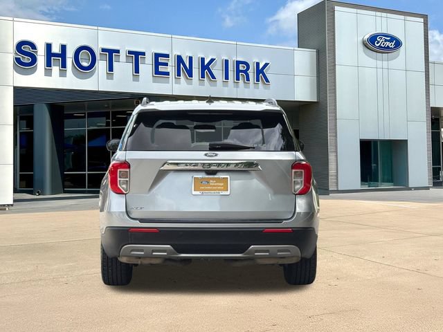 Certified 2022 Ford Explorer XLT w/ Equipment Group 202A RWD image 6