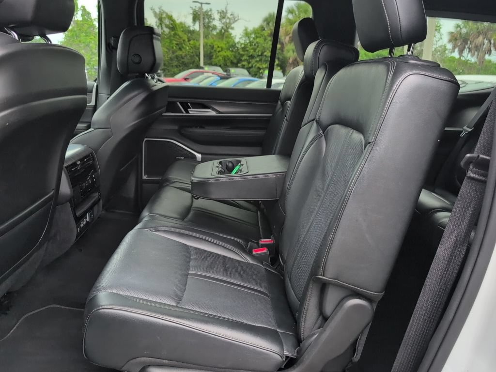 Used 2024 Jeep Wagoneer Series II w/ Flexible Seating Group RWD image 11