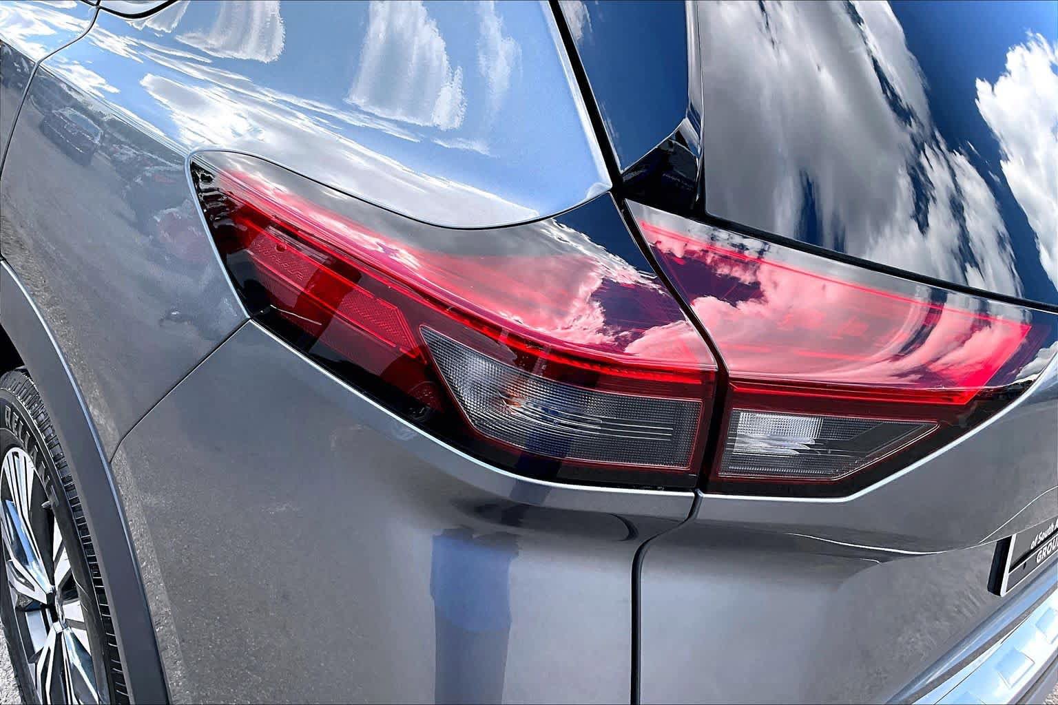 Used 2021 Nissan Rogue SV w/ Premium Package FWD image 28