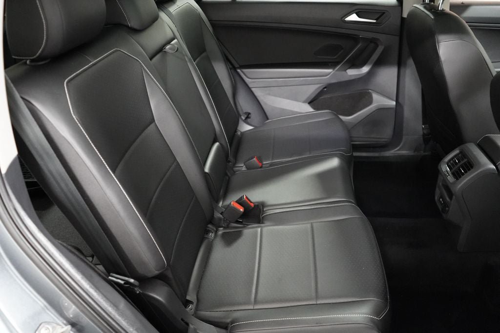 Used 2021 Volkswagen Tiguan SE w/ Panoramic Sunroof Package AWD/4WD image 31