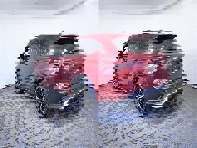 Used 2021 Toyota Highlander XSE image 2