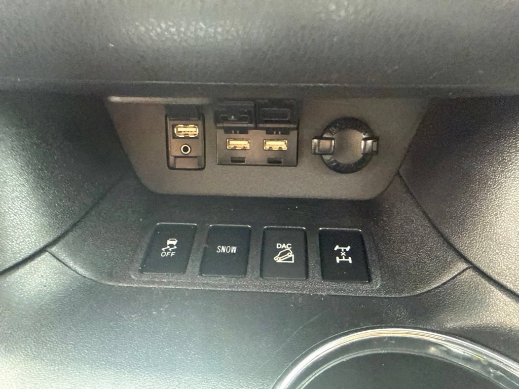 Used 2019 Toyota Highlander XLE AWD/4WD image 28
