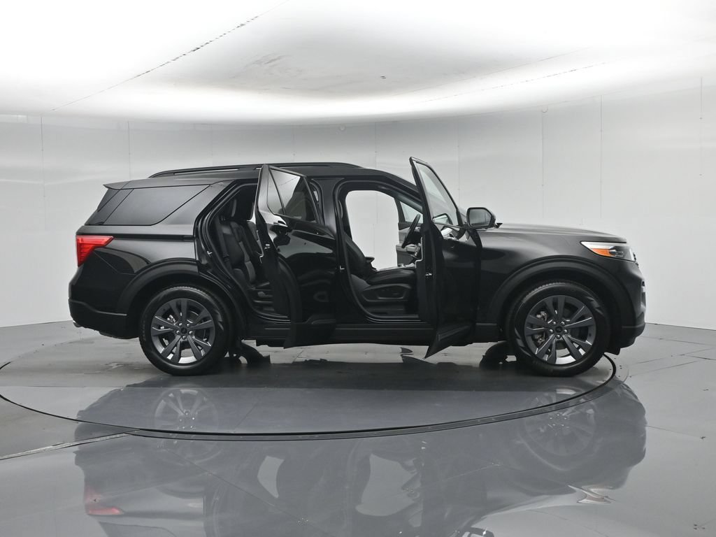 Certified 2023 Ford Explorer XLT w/ Equipment Group 202A RWD image 39