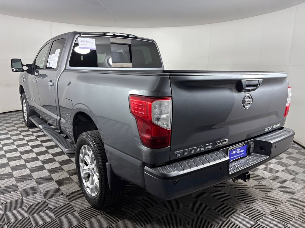 Used 2017 Nissan Titan SV image 5