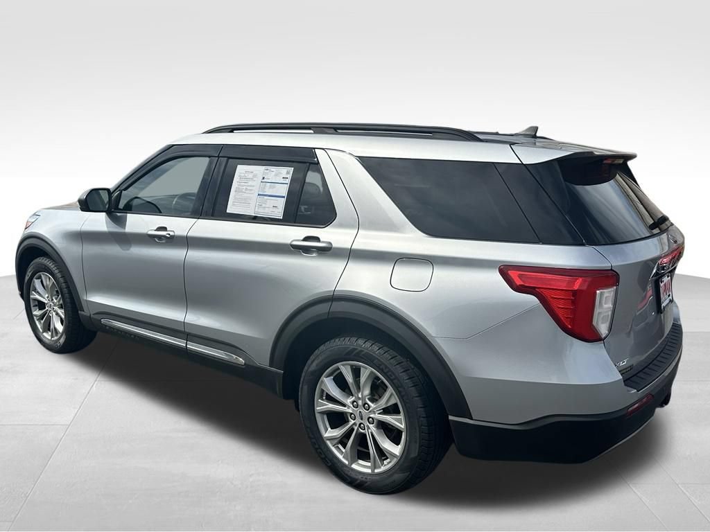 Certified 2021 Ford Explorer XLT w/ Equipment Group 202A AWD/4WD image 4