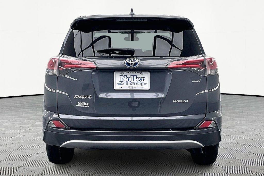 Used 2018 Toyota RAV4 LE image 4