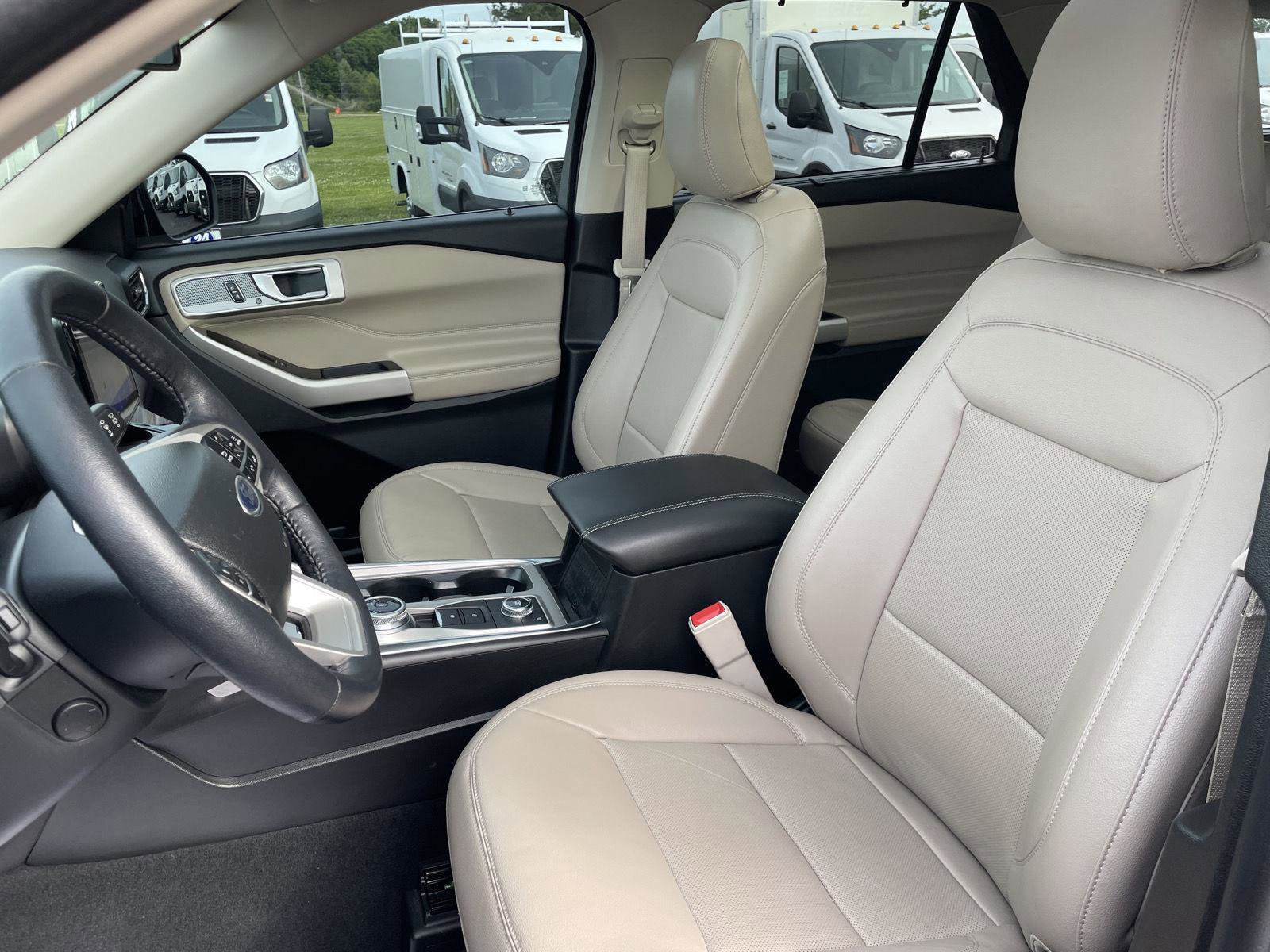Certified 2022 Ford Explorer Limited w/ Equipment Group 301A AWD/4WD image 12