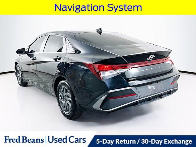 Used 2024 Hyundai Elantra SEL image 3