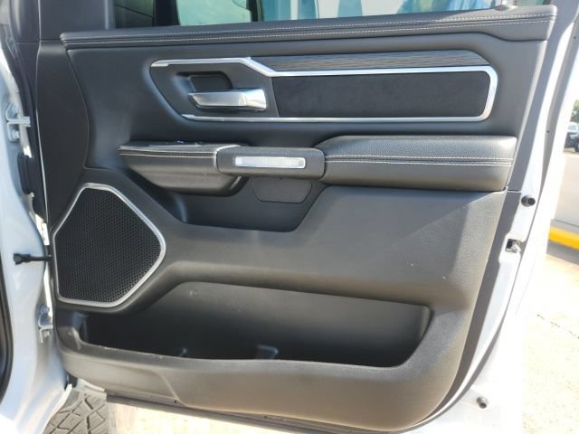 Used 2023 RAM 1500 Laramie AWD/4WD image 18