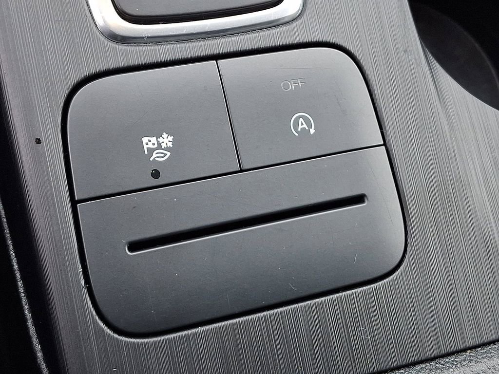 Certified 2022 Ford Escape SE w/ Cold Weather Package image 24