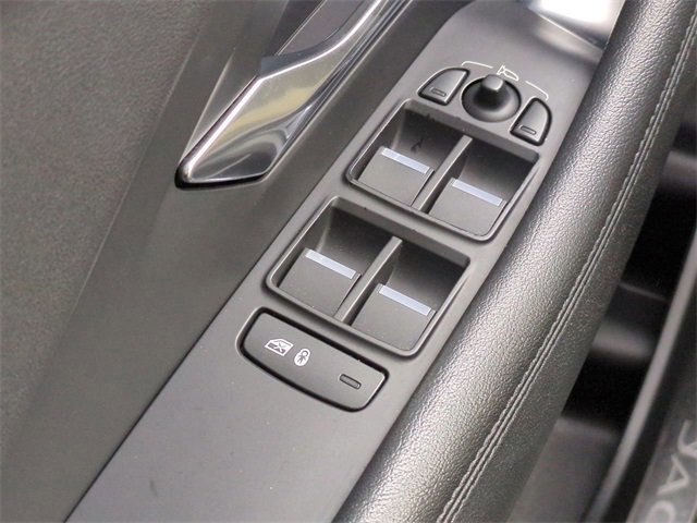 Used 2020 Jaguar E-PACE SE image 25