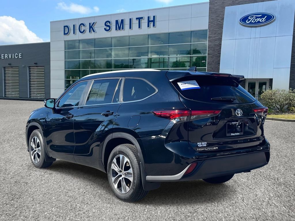 Used 2023 Toyota Highlander XLE video 2