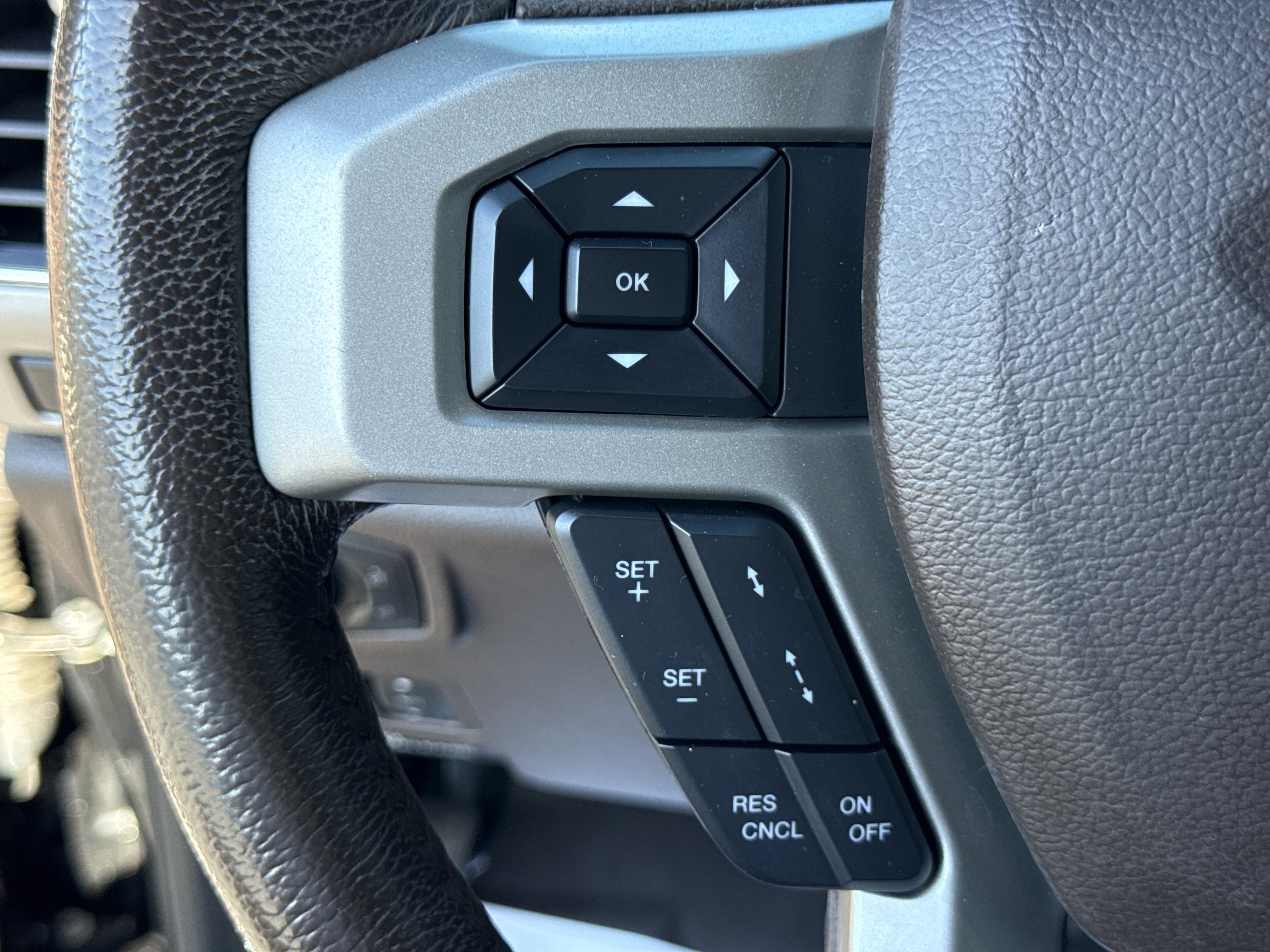 Certified 2022 Ford F350 King Ranch w/ Tremor Off-Road Package AWD/4WD image 28