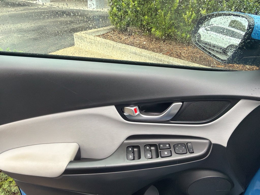 Used 2022 Hyundai Kona Limited AWD/4WD image 12