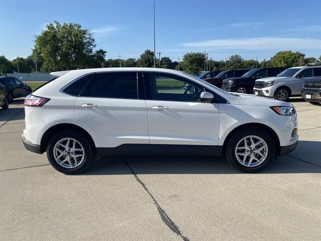 Certified 2024 Ford Edge SEL w/ Convenience Package AWD/4WD image 4
