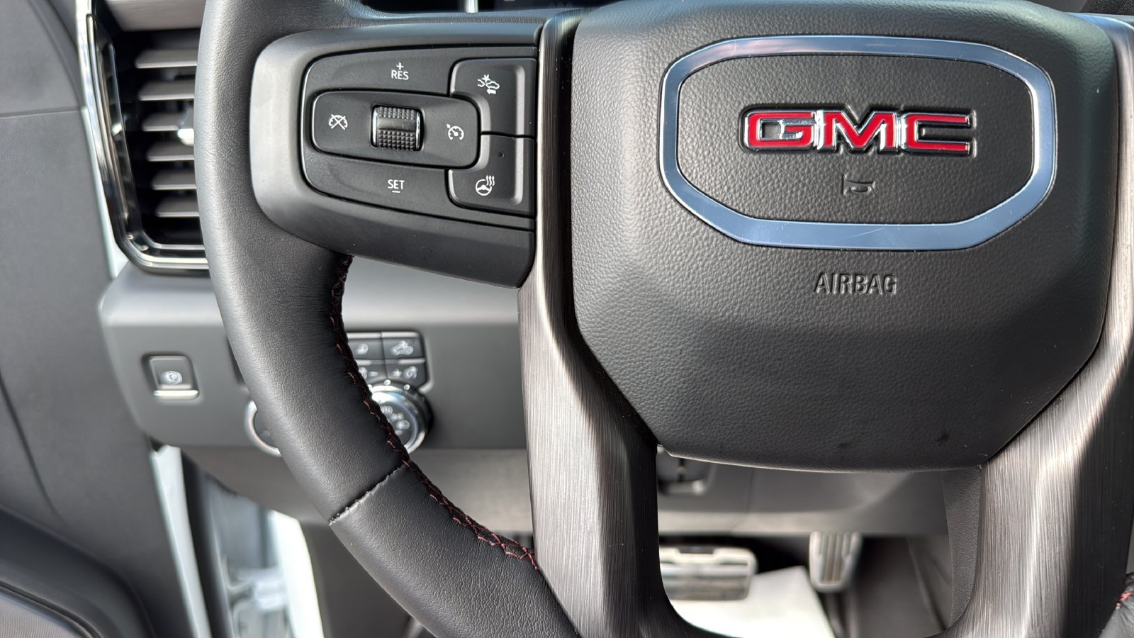 Used 2024 GMC Sierra 2500 AT4X AWD/4WD image 16