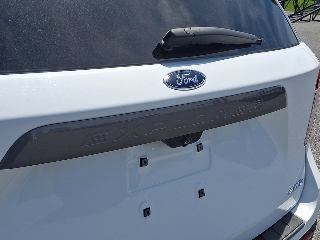 Certified 2021 Ford Explorer XLT w/ Equipment Group 202A AWD/4WD image 33