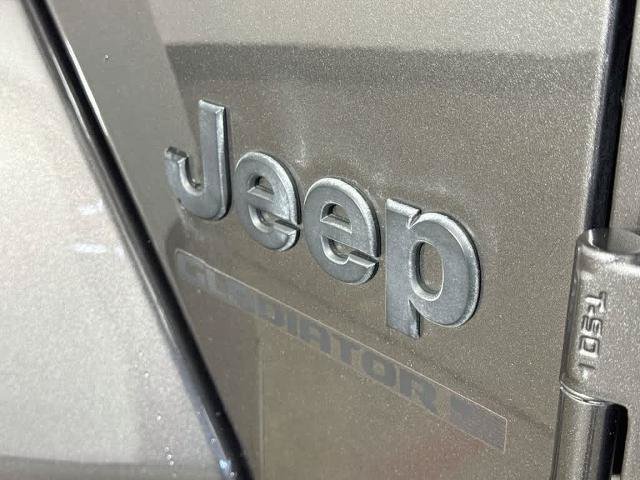 Used 2024 Jeep Gladiator Sport AWD/4WD image 7
