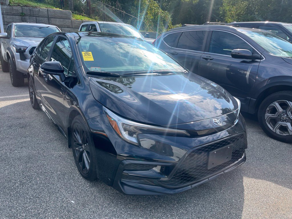 Used 2023 Toyota Corolla SE FWD image 2