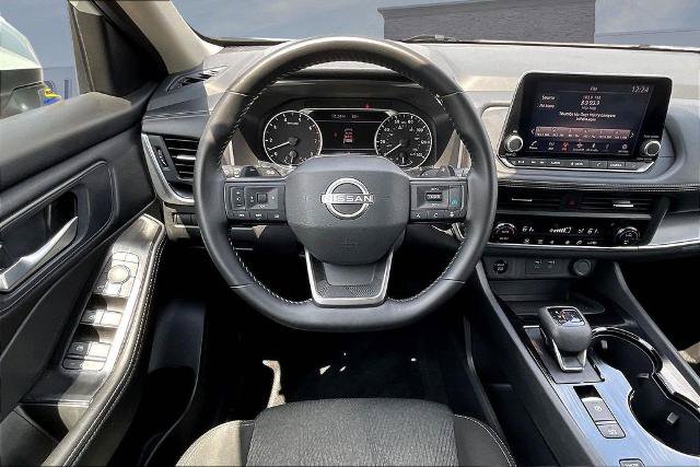 Used 2025 Nissan Rogue SV FWD image 8