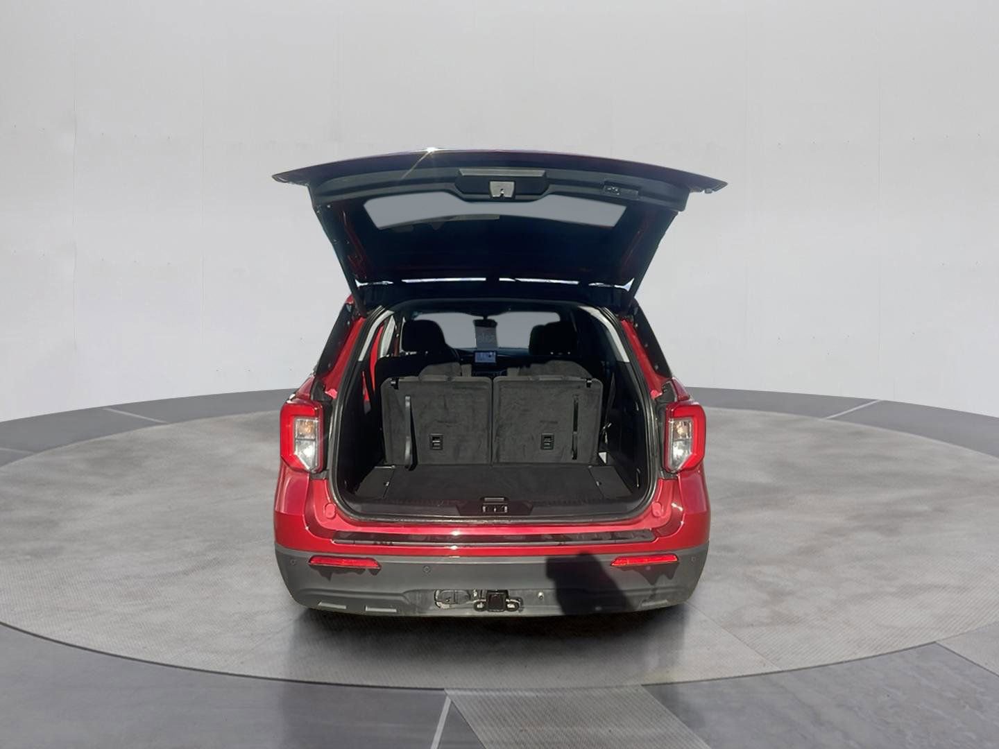 Certified 2023 Ford Explorer XLT w/ Class IV Trailer Tow Package image 10